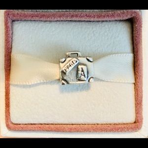 Pandora : luggage charm